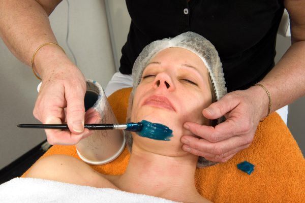 A,Woman's,Chin,Is,Being,Waxed,In,A,Beauty,Salon